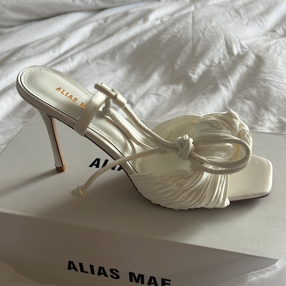 Alias Mae Mina Sandal in Ivory, never worn! Size 40 (U.S. size 9). - Picture 6 of 7